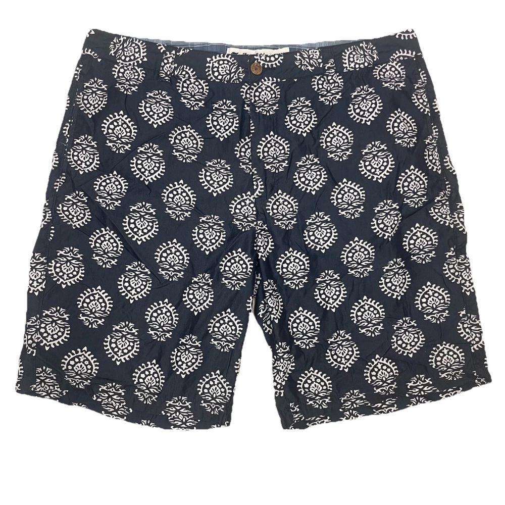 Tailor Vintage Men’s Navy Blue and White Graphic Print Flat Front Shorts 36